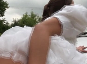 Hitchhiking bride drilled by her driver