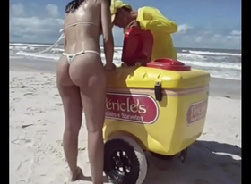Fiestacasaldf esposa de micro bikini comprando picol�